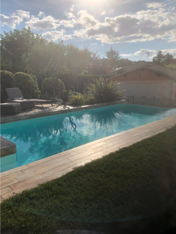 Piscine à débordement